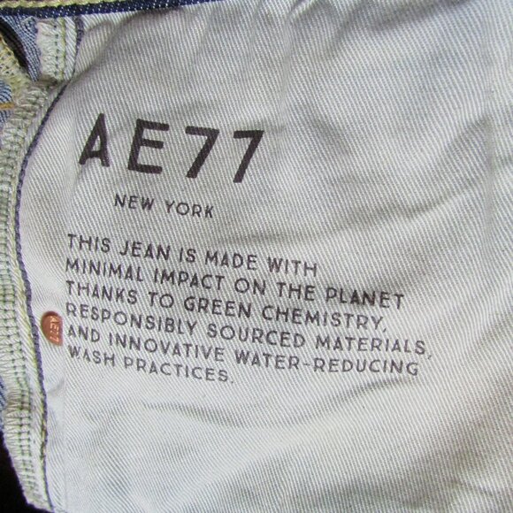 AE77 Premium Denim Mom Jeans American Eagle - Picture 9 of 9